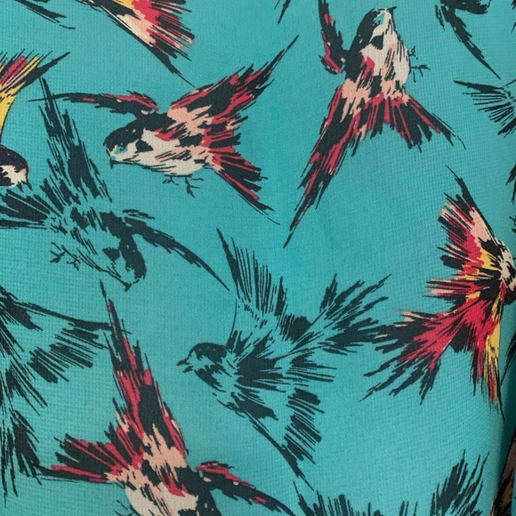 Beautiful, airy dress with hummingbird pattern. - Picture 4 of 6